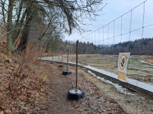 Nábřeží u přehrady je ve výstavbě.