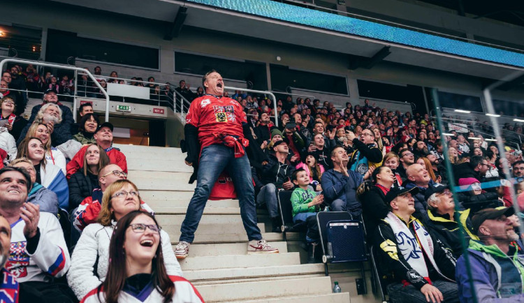 Král fandění, Cameron Hughes, se předvedl v liberecké Home Credit Aréně