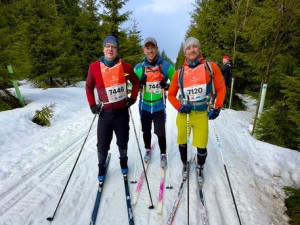 Balíček na Jizerskou 50 si vyzvedlo pět tisíc lidí. Závodníci zdolávali trasu i po svých