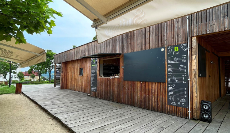 Občerstvení v areálu Nové Vratislavice.