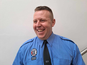 Zachránili tři lidské životy. Hasiči a strážník byli v pravý čas na správném místě