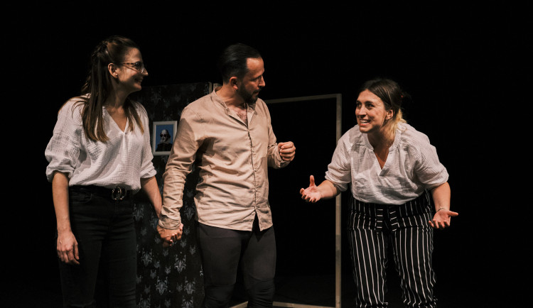 Divadelníci spolku improvizace Imjoy.