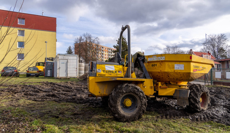 V Hrádku začali s obnovou zastaralého potrubí.