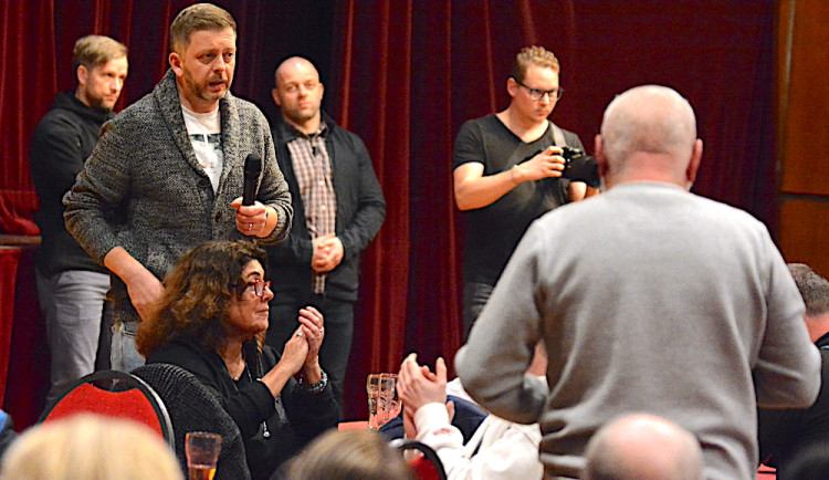 Ministr vnitr dorazil s debatou Bez cenzury do České Lípy