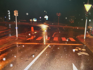 Žena vyrazila do ulic, ale před tím si pořádně přihnula. Jízda záhy skončila