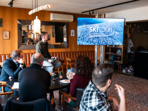 Závod ČEZ SkiTour v Harrachově ozdobí souboje sportovních osobností