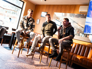 Závod ČEZ SkiTour v Harrachově ozdobí souboje sportovních osobností