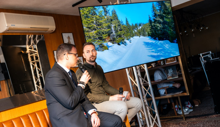 Závod ČEZ SkiTour v Harrachově ozdobí souboje sportovních osobností