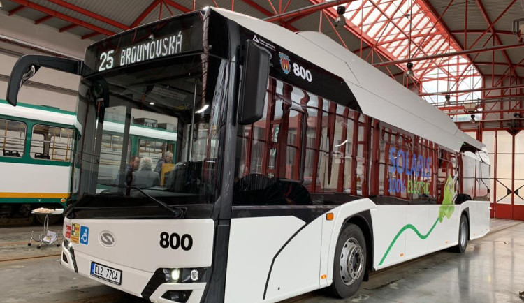 Dopravní podnik koupil první elektrobus, cílem je čtyřicet. Jde o transformační proces, říká předseda představenstva