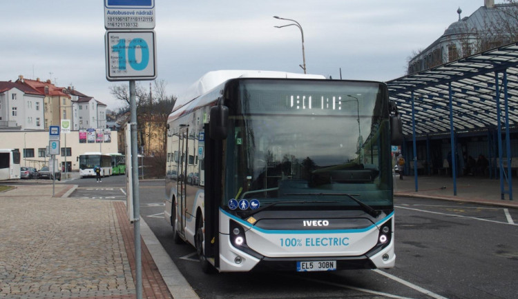 Elektrobus při testu v Jablonci nad Nisou.