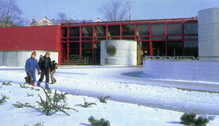 Bazén krátce po otevření.