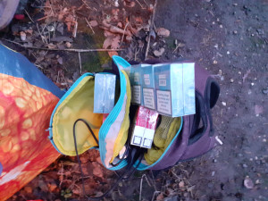 Prodával neznačené cigarety z Polska na sociálních sítích. Lapli ho celníci