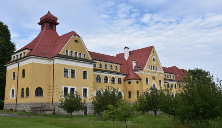 Bývalý internát v Zeyrově ulici.