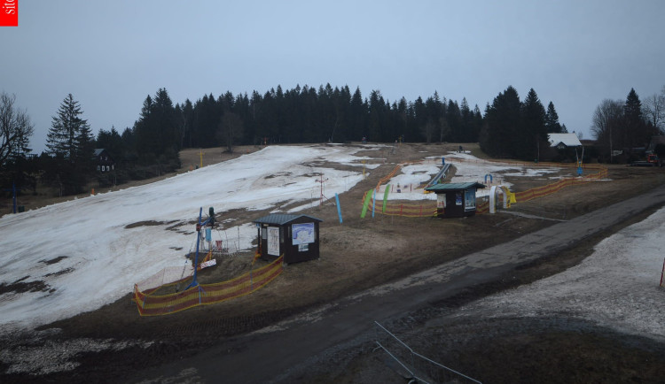 Provozovatel největších skiareálů v Jizerkách poprvé ukončil sezonu v únoru