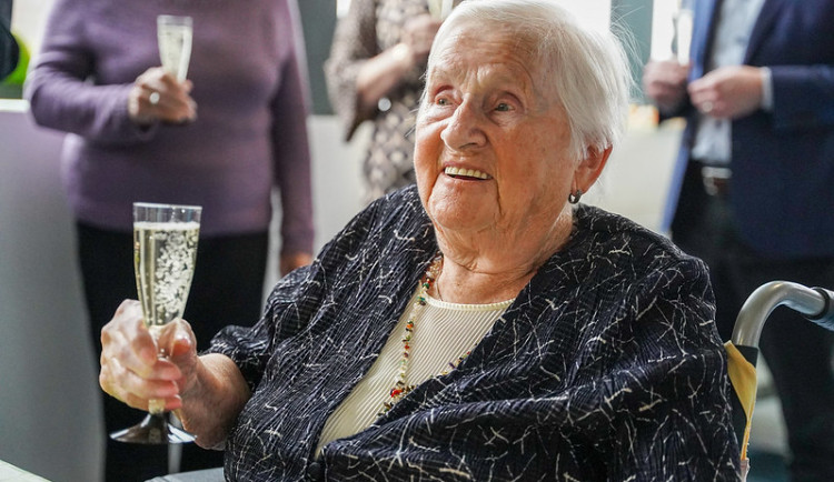 Věra Učňovská oslavila sté narozeniny.