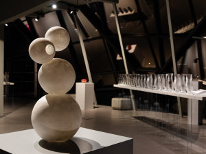 Muzeum skla a bižuterie v Jablonci pořádá komentovanou prohlídku s výtvarným umělcem Patrikem Illem