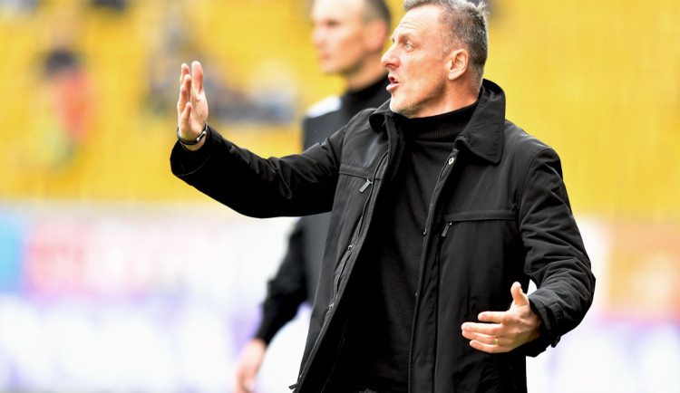 Laciné góly a řada absencí. Chybělo nám osm hráčů, řekl po utkání v Teplicích trenér Slovanu Kozel