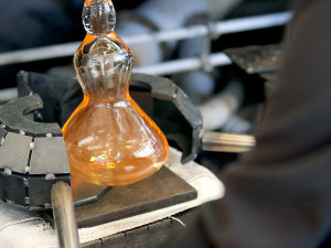 Luxusní hotel v Paříži zdobí třpytivý křišťálový zámek českých sklářů