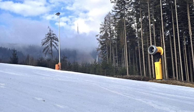 Sezona pro provozovatelé skiareálů v Libereckém kraji dřív začala i skončila