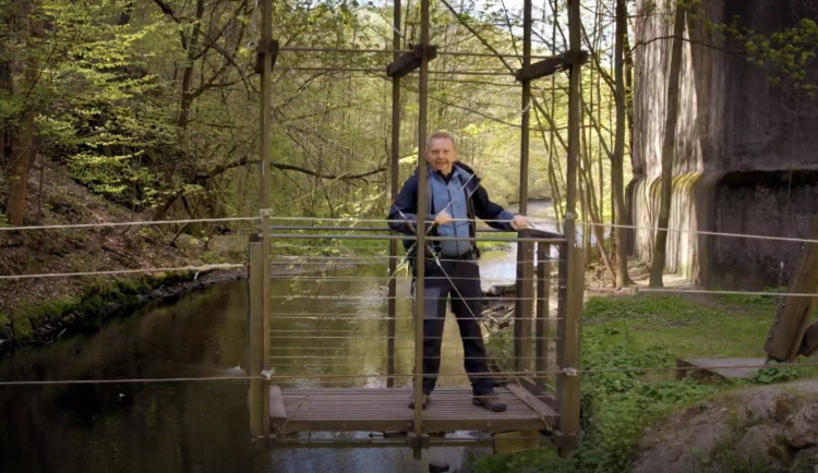 Záběr z dokumentu Stezka Českem.