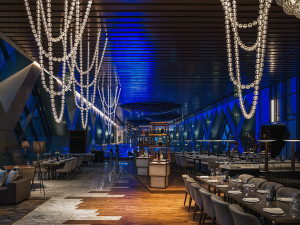 Nejluxusnější resort v Dubaji rozzářila křišťálová světla z Česka