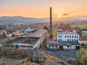 V Hrádku nad Nisou začne demolice zchátralé textilní továrny Bekon