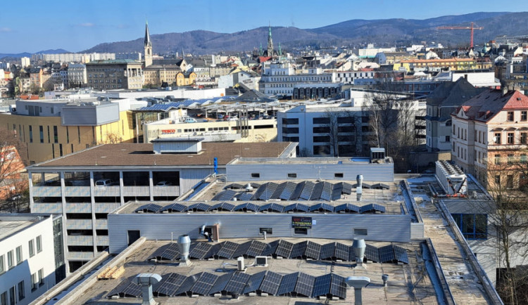 Budova D krajského sídla v Liberci dostane fotovoltaickou elektrárnu
