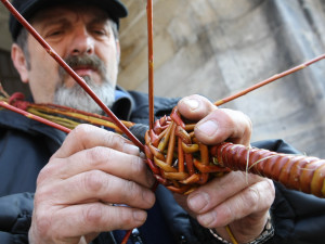 Koledovat se chodilo vždycky. S pomlázkou vyráží chlapci i děvčata