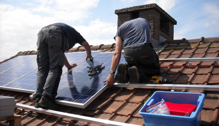 Liberec podruhé hledá firmu, která nainstaluje solární panely na deset budov