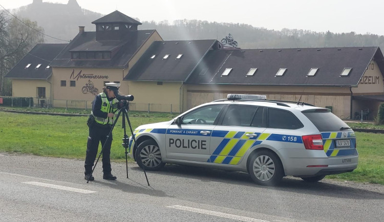 Velikonoce na silnicích. Policisté v Libereckém kraji odhalili řidiče pod vlivem alkoholu i drog