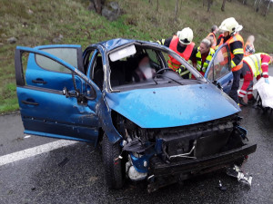 Nehoda u Dlouhého Mostu omezila dopravu. Boural tam osobní vůz