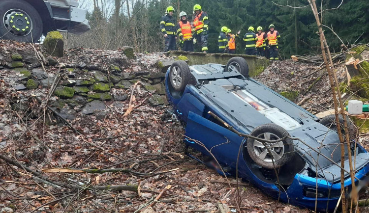 K této nehodě na Semilsku přivolal záchranáře systém eCall.