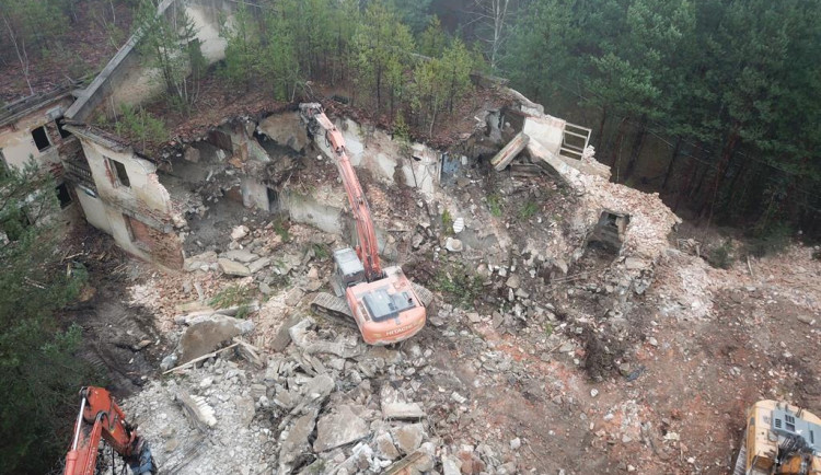 V bývalém prostoru v Ralsku čeká demolice poslední chátrající objekty