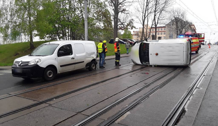Nehoda na Žitavské.