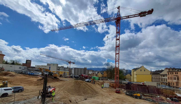 Místo, kde vyrůstá Centrum urgentní medicíny.