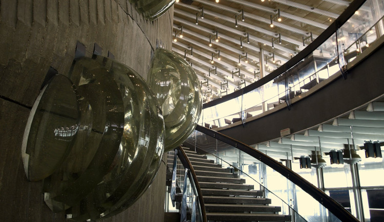 Spad meteoritů výtvarníků Jaroslavy Brychtové a Stanislava Libenského.