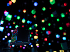 Designéři z Preciosy představují v Milánu pixely pulzující barvami i hudbou