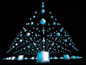 Designéři z Preciosy představují v Milánu pixely pulzující barvami i hudbou