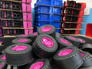 Původní formy odvezli do šrotu, plastové tatrovky se ale zase vyrábí. Liberecký Novoplast jich zvládne 50 tisíc za rok