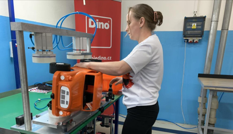 Původní formy odvezli do šrotu, plastové tatrovky se ale zase vyrábí. Liberecký Novoplast jich zvládne 50 tisíc za rok