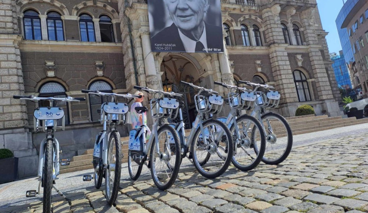 Sdílená kola v Liberci začnou jezdit v červnu.