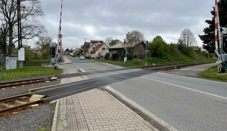 Přejezd ve Frýdlantu bude několik dní neprůjezdný.