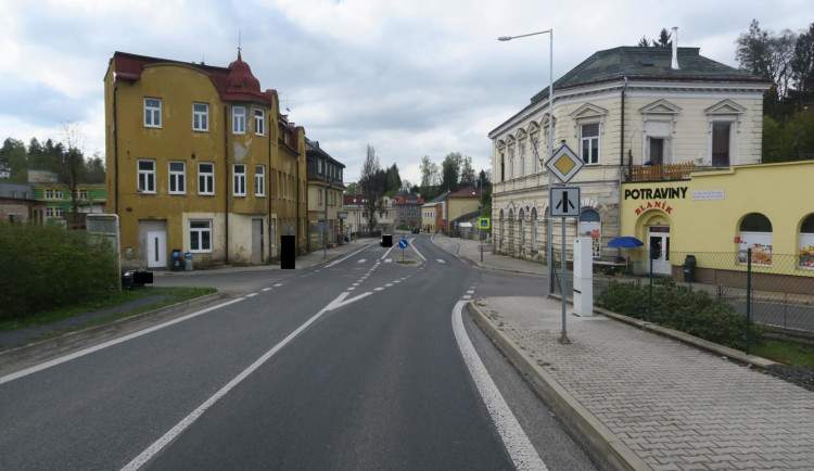 Přechod po chodce v centru Lučan nad Nisou.