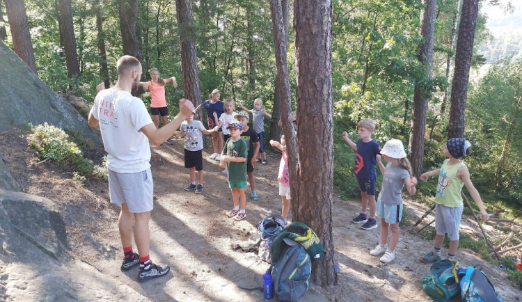 Letní tábory s LK Boulder umožní dětem zažít lezení na skalách