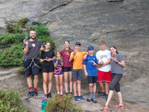 Letní tábory s LK Boulder umožní dětem zažít lezení na skalách