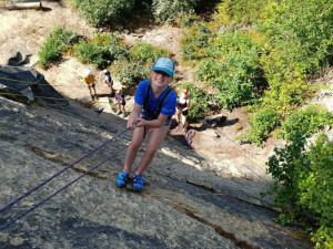 Letní tábory s LK Boulder umožní dětem zažít lezení na skalách