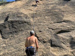 Letní tábory s LK Boulder umožní dětem zažít lezení na skalách