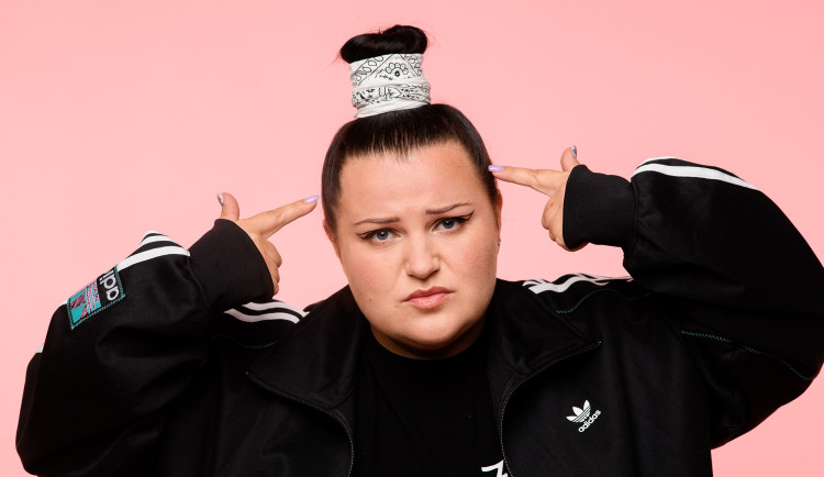 Ukrajinská raperka alyona alyona.
