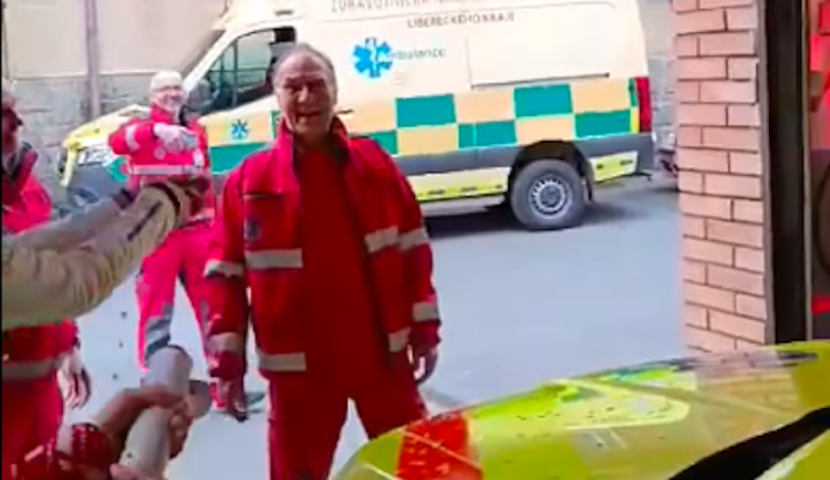 Poslední výjezd? Lékaře liberecké záchranky v garáži čekalo překvapení