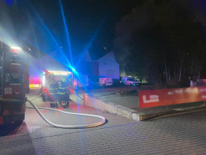 V noci hořel opuštěný dům v Horním Růžodole. Vzplál tam odpad